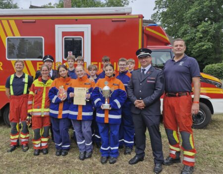 Samtgemeindefeuerwehrtag mit besonderer Ehrung, einem Heimsieg und tollem Rahmenprogramm
